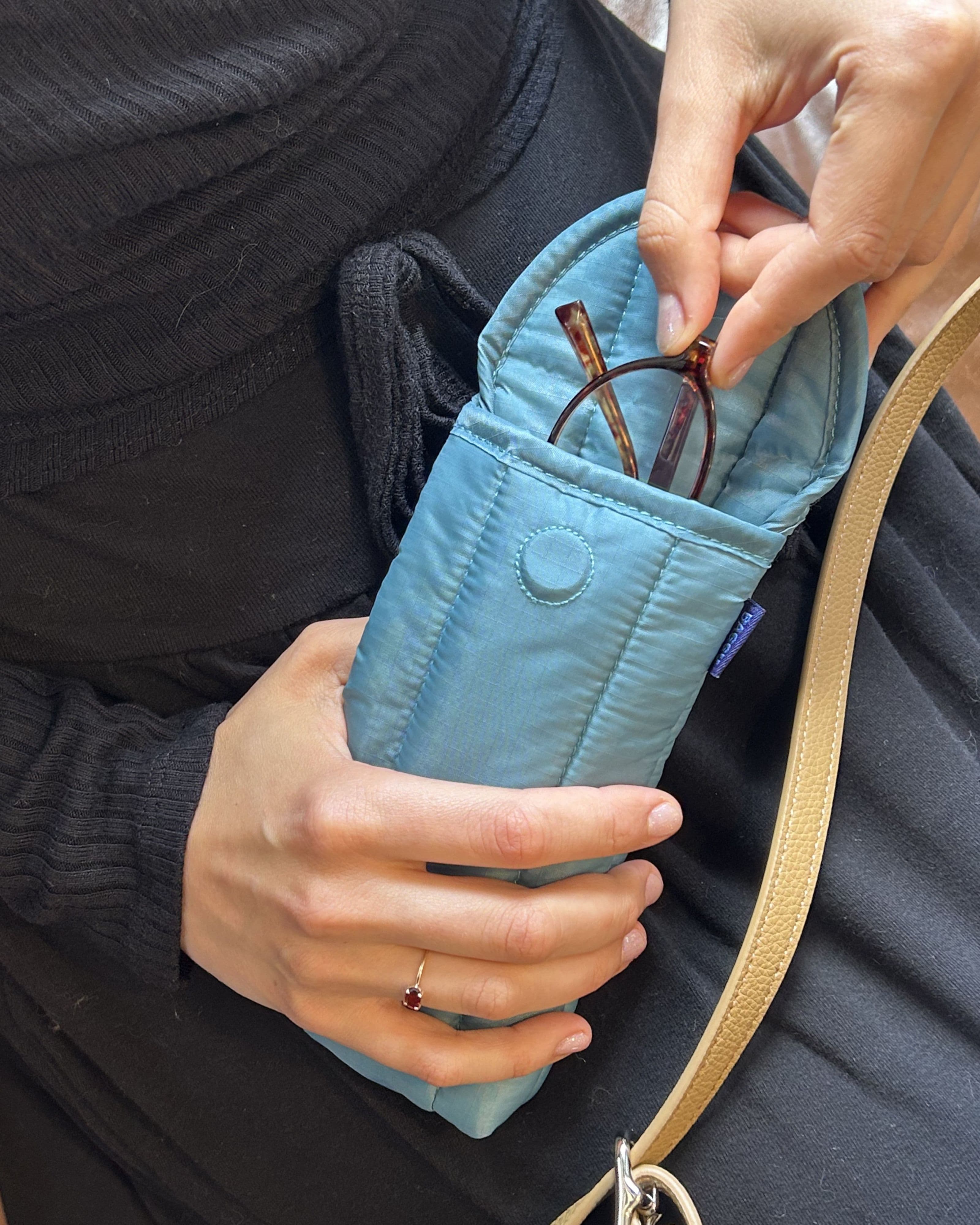 Puffy Glasses Sleeve in Peacock